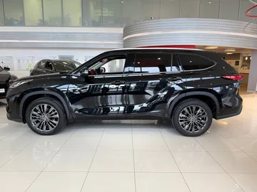 Купить Toyota Highlander, IV (XU70) Черный 2.0 AT (248 л.с.) 4WD от 5650000 ₽. в Саратове