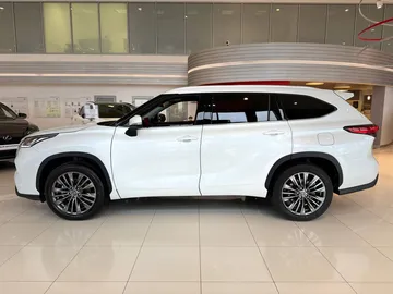 Купить Toyota Highlander, IV (XU70) Белый 2.0 AT (248 л.с.) 4WD от 5650000 ₽. в Саратове